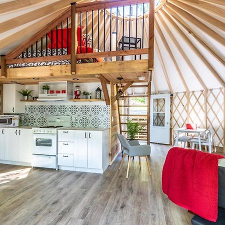 Yourtes Glamping Du Poisson Blanc Notre-Dame-du-Laus Dış mekan fotoğraf