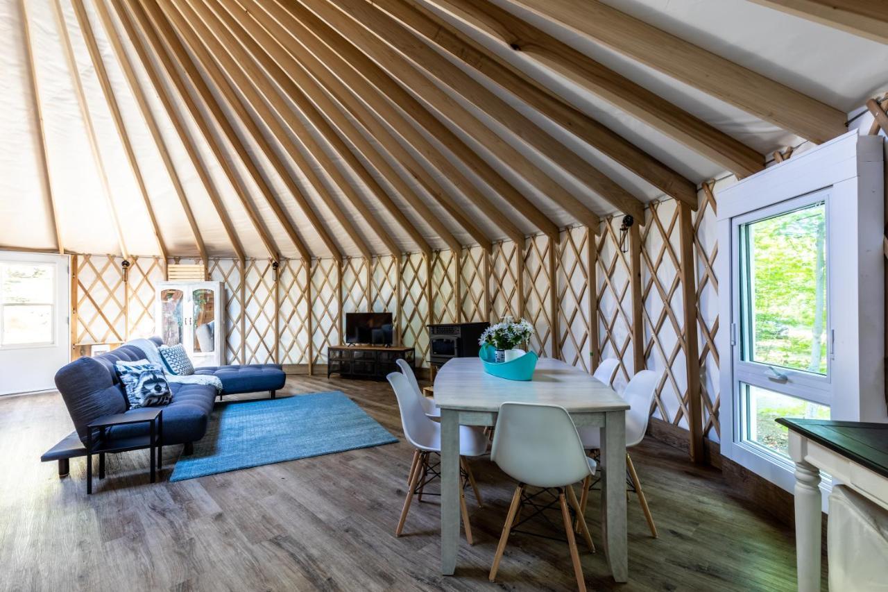 Yourtes Glamping Du Poisson Blanc Notre-Dame-du-Laus Dış mekan fotoğraf